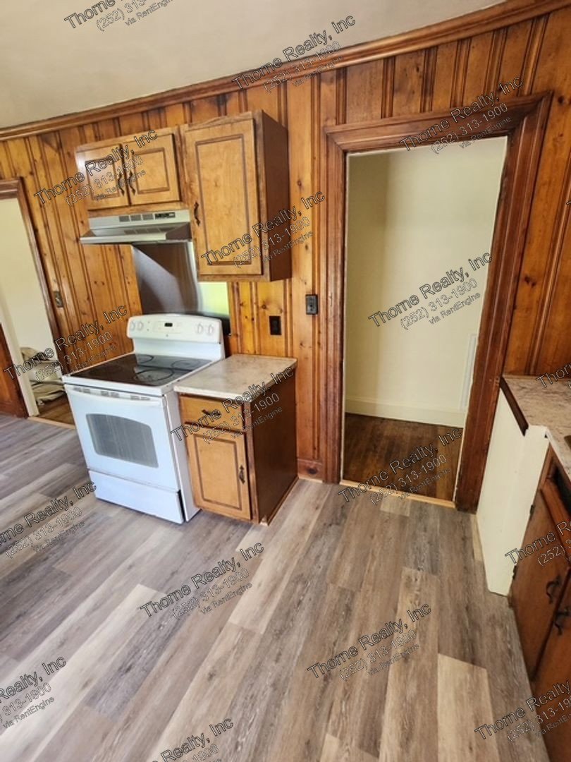 3 Bedroom Brick Home With Hardwood Floors property image