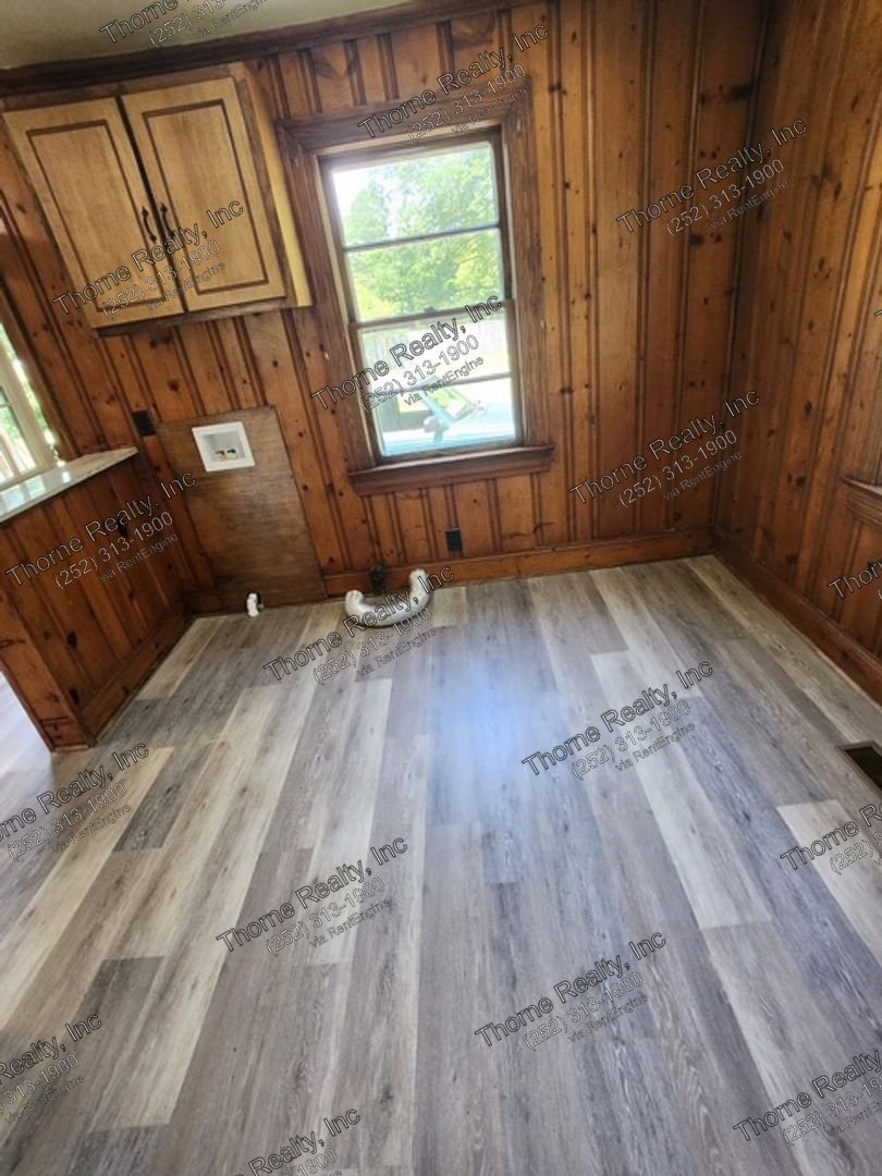 3 Bedroom Brick Home With Hardwood Floors property image