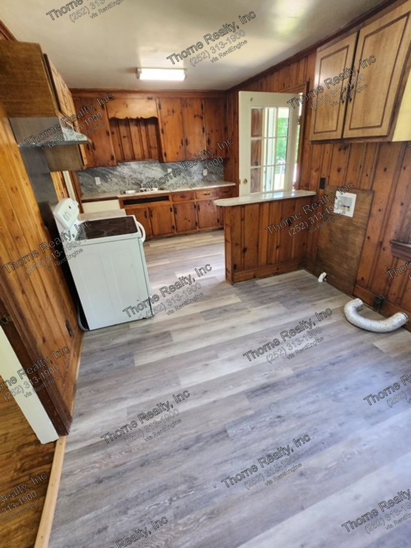 3 Bedroom Brick Home With Hardwood Floors property image